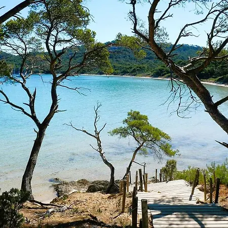 La Tancade, Pour 8 Personnes Avec Vue A 5 Minutes De La De L'almanarre A * Hyeres