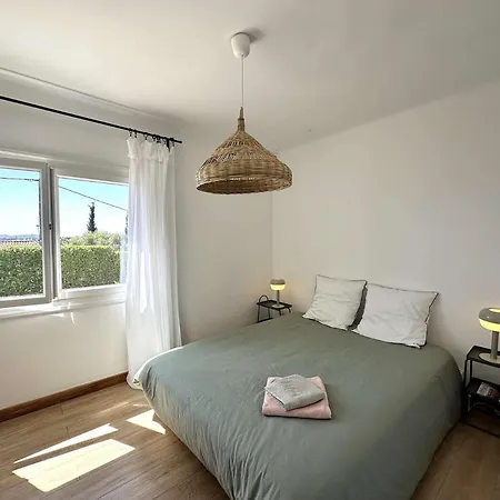 Villa La Tancade, Pour 8 Personnes Avec Vue A 5 Minutes De La De L'almanarre A Hyeres