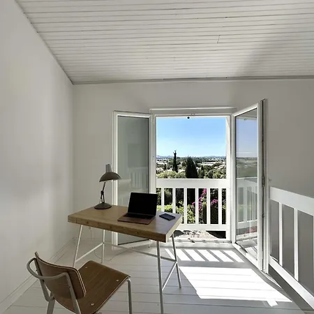 La Tancade, Pour 8 Personnes Avec Vue A 5 Minutes De La De L'almanarre A *
