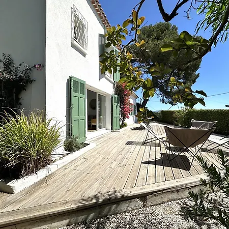 La Tancade, Pour 8 Personnes Avec Vue A 5 Minutes De La De L'almanarre A Villa Hyeres